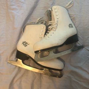 Almost new Ice Skates- barely worn! Size 8